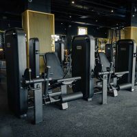 E7002 Разгибание ног сидя. Стек 135 кг