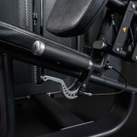 E7002 Разгибание ног сидя. Стек 135 кг