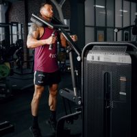 E7010 Голень стоя. Стек 80 кг